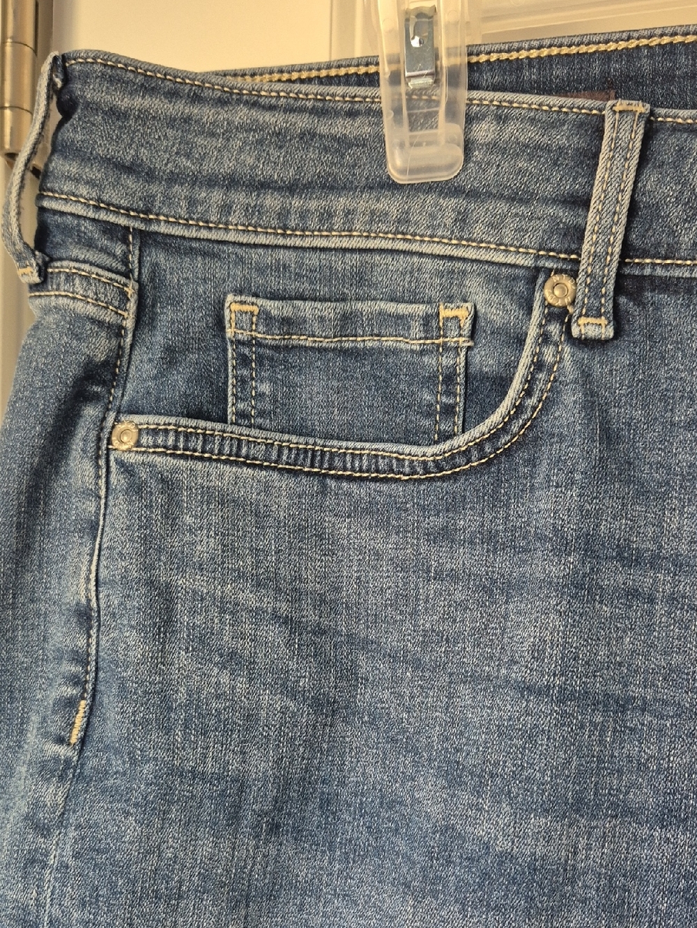 NYDJ. SIZE 16 MEDIUM blue Denim Cuffed Shorts EUC - Picture 2 of 4